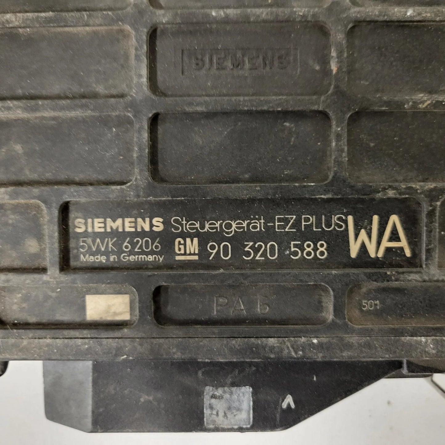 Opel CORSA ECU / 90320588 / 5WK6206 / WA / SIEMENS