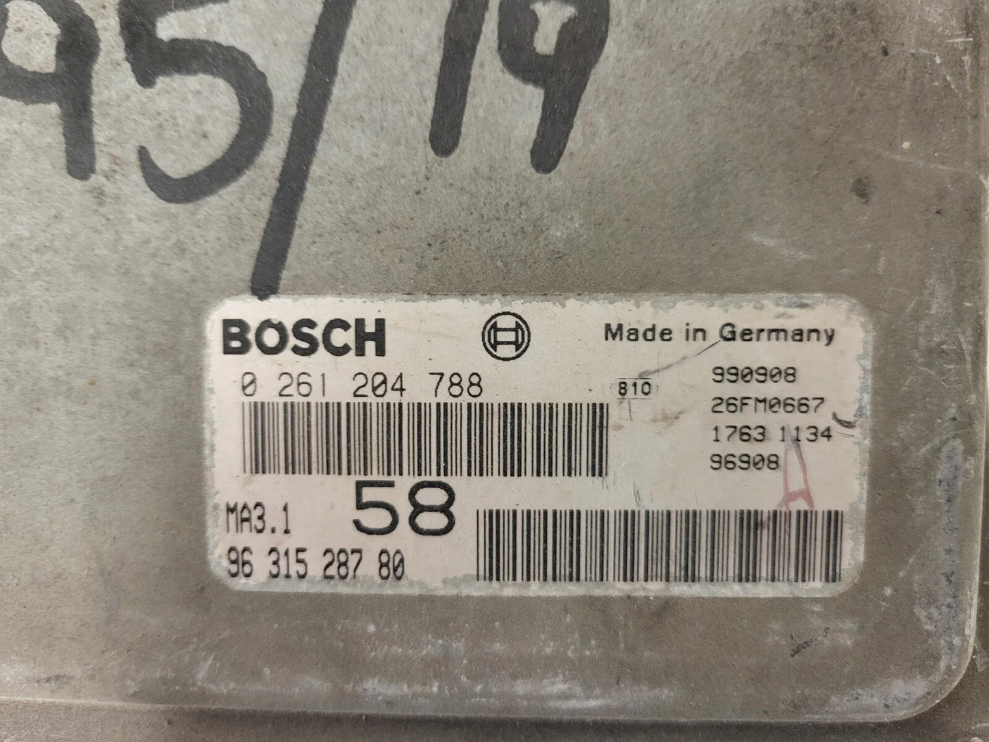 Peugeot Citroen ECU / 0261204788 / 9631528780 / BOSCH