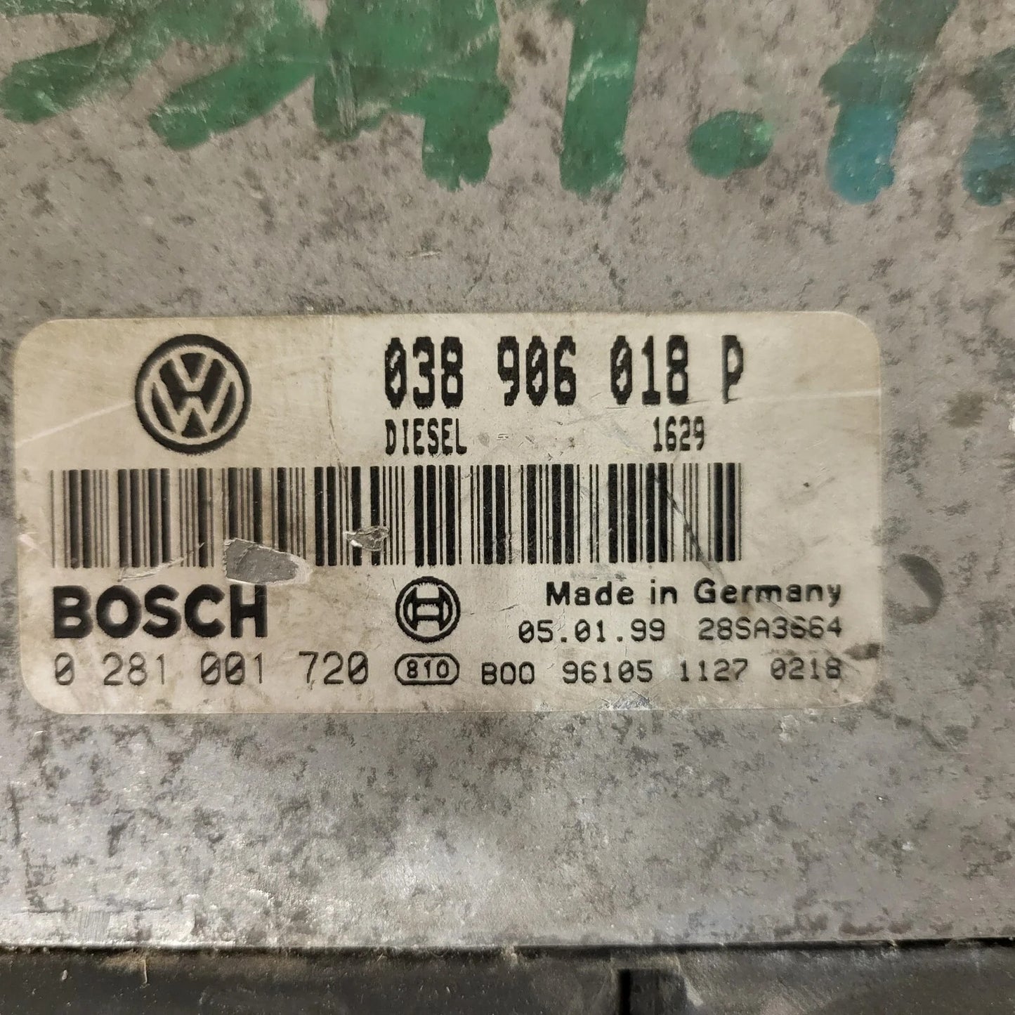 VW PASSAT ECU / 038906018P / 0281001720 / 28SA3664 / BOSCH