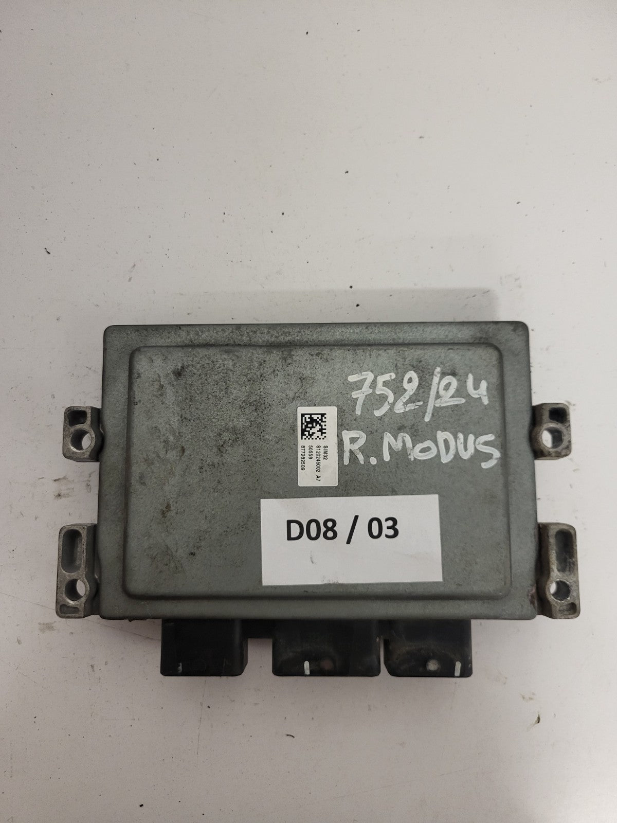 Renault Modus ECU / S120200102B / 8200414422 / 8200401568 / S120200102 / SIM32