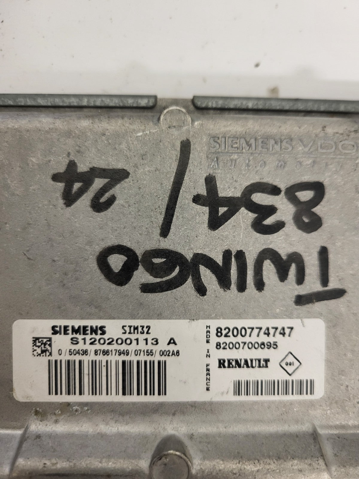 Renault Twingo ECU / S120200113A / 82007747 / 8200700695 / S120200113 / SIM 32