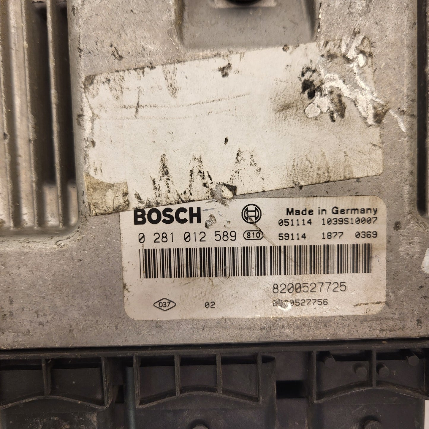 Renault ECU / 0281012589 / 8200527725 / 8200527756 / BOSCH