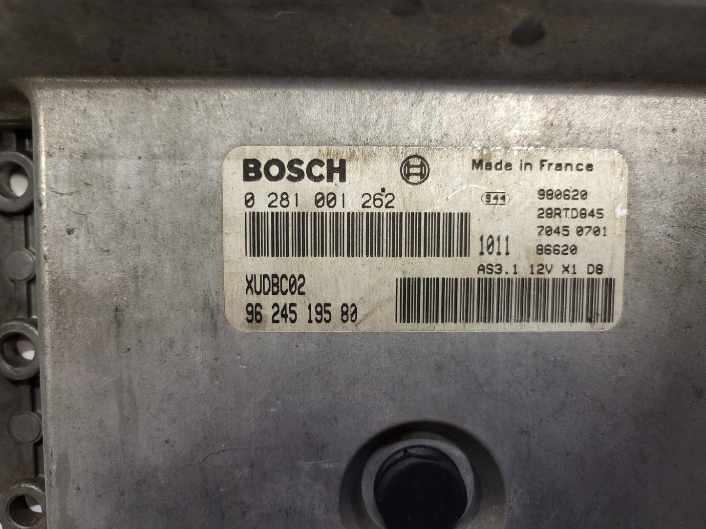Peugeot 406 ECU / 0281001262 / 9624519580 / XUDBC02 / BOSCH