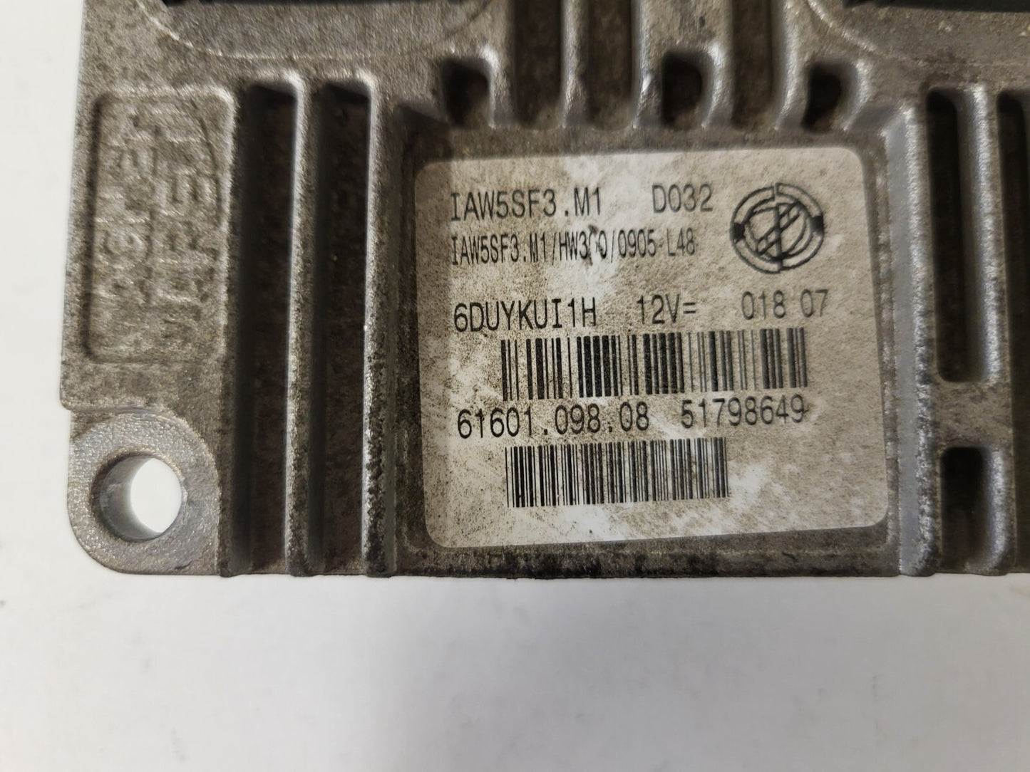 FIAT GRANDE PUNTO ECU / IAW 5SF3.M1 / 51798649 / 61601.098.08 / HW300 / MAGNETI