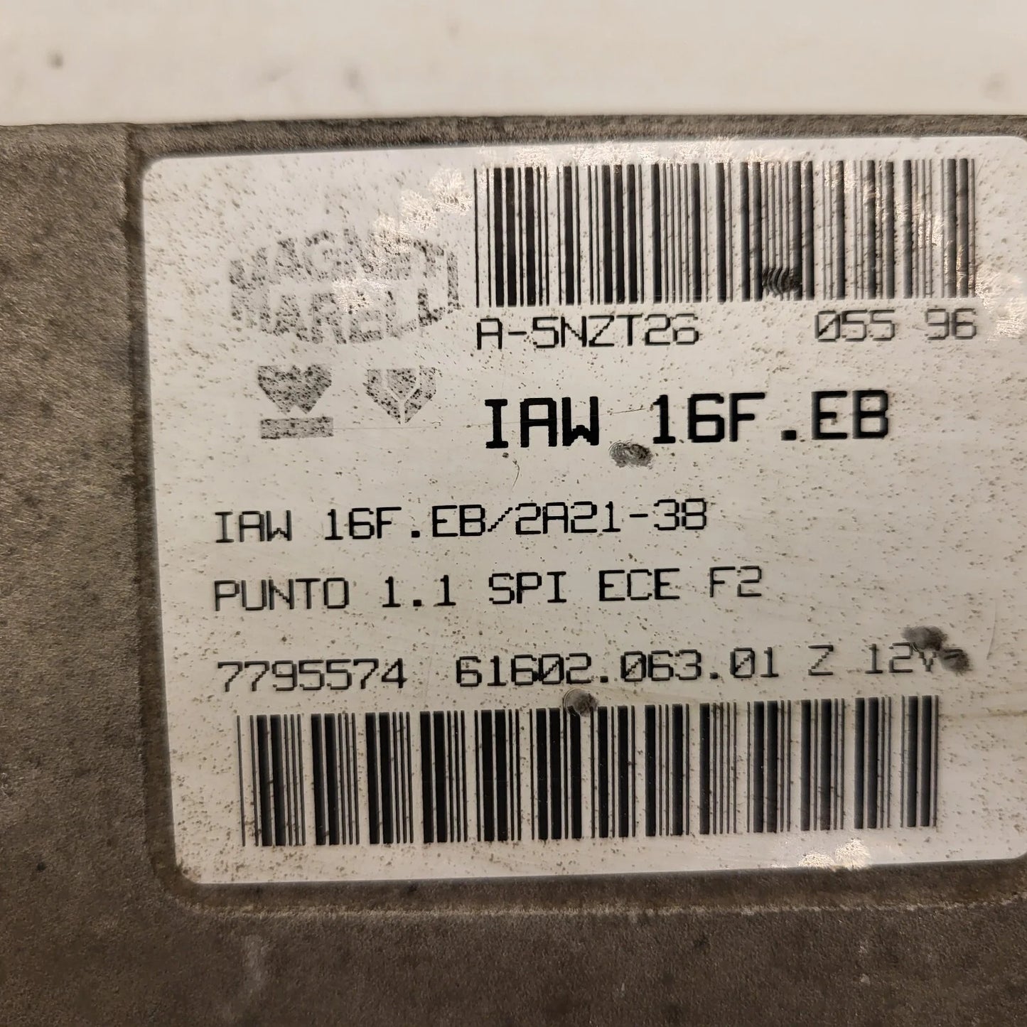 Fiat Punto 1.1 ECU / IAW 16F.EB / 7795574 / 61602.063.01 / MAGNETI MARELLI
