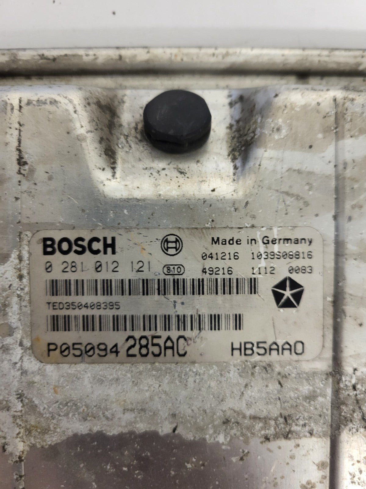 CHRYSLER VOYAGER ECU / 0281012121 / P05094285AC / BOSCH