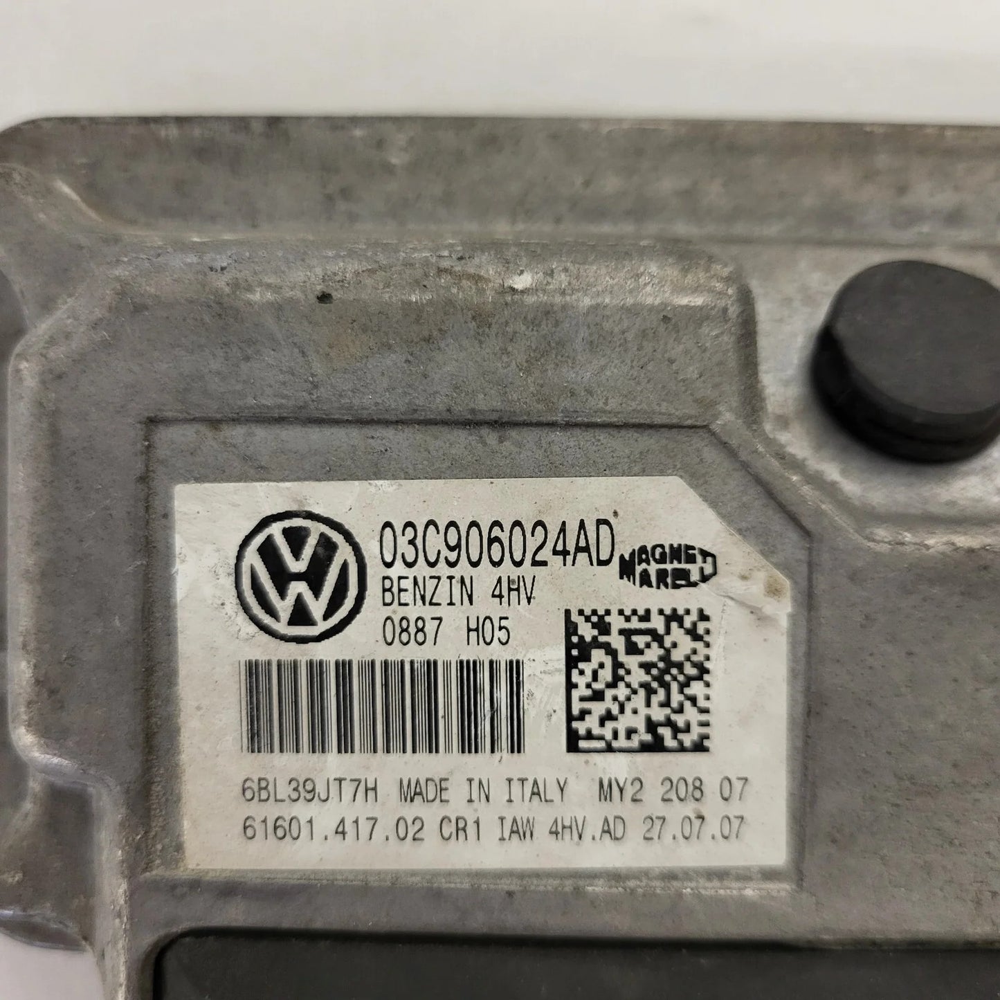 VW POLO ECU / 03C906024AD / 4HV / IAW 4HV.AD / 61601.417.02 / MAGNETI MARELLI