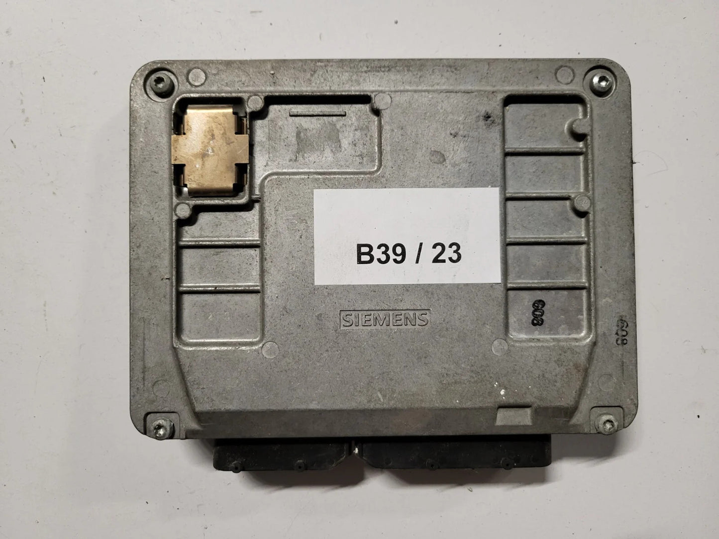 VW POLO ECU / 03E906033L / 5WP40194 07 / BOSCH