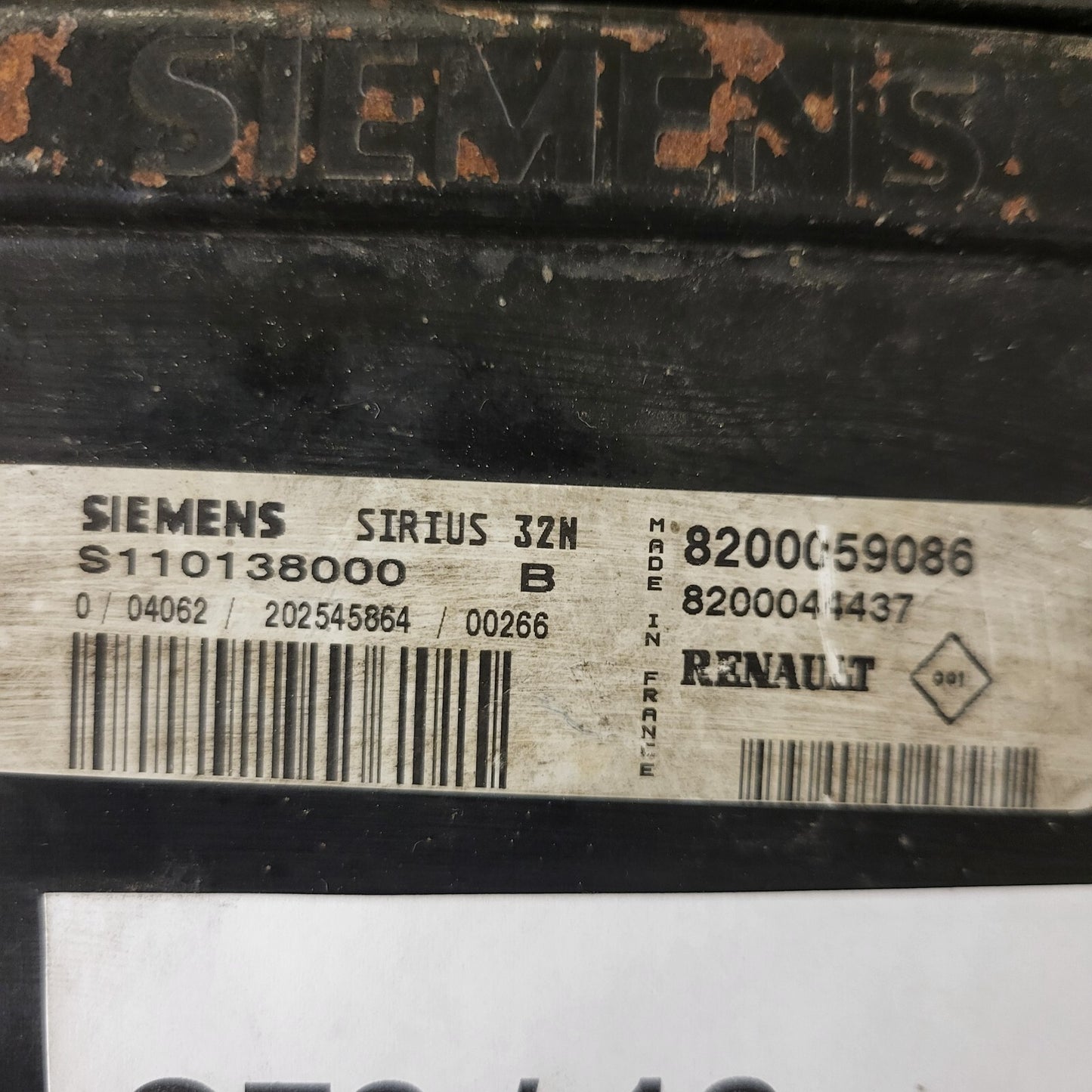 RENAULT MEGANE ECU / S110138000B / 8200059086 / 8200044437 / S110138000 / SIRIUS