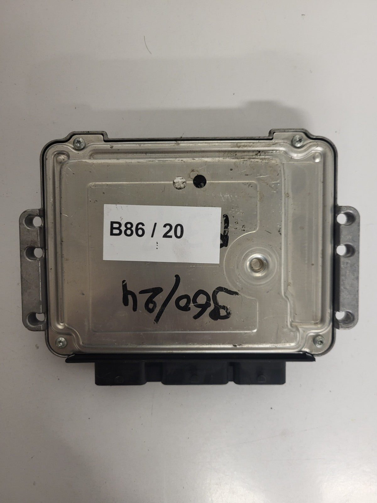 Peugeot Citroen ECU / 0281011863 / 9659342280 / EDC16C34 / BOSCH