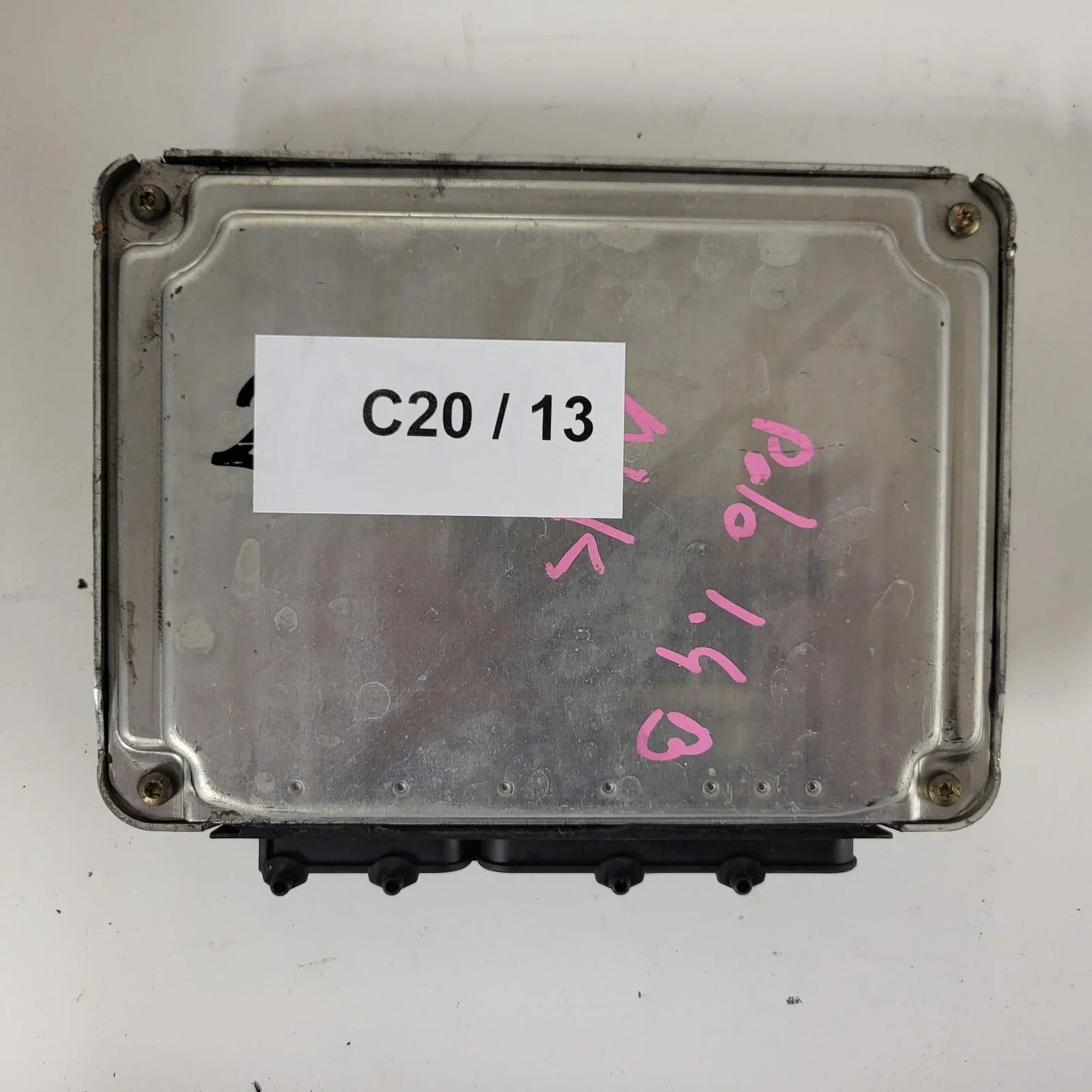 VW POLO ECU / 030906032BD / 0261206767 / 26SA0000 / BOSCH