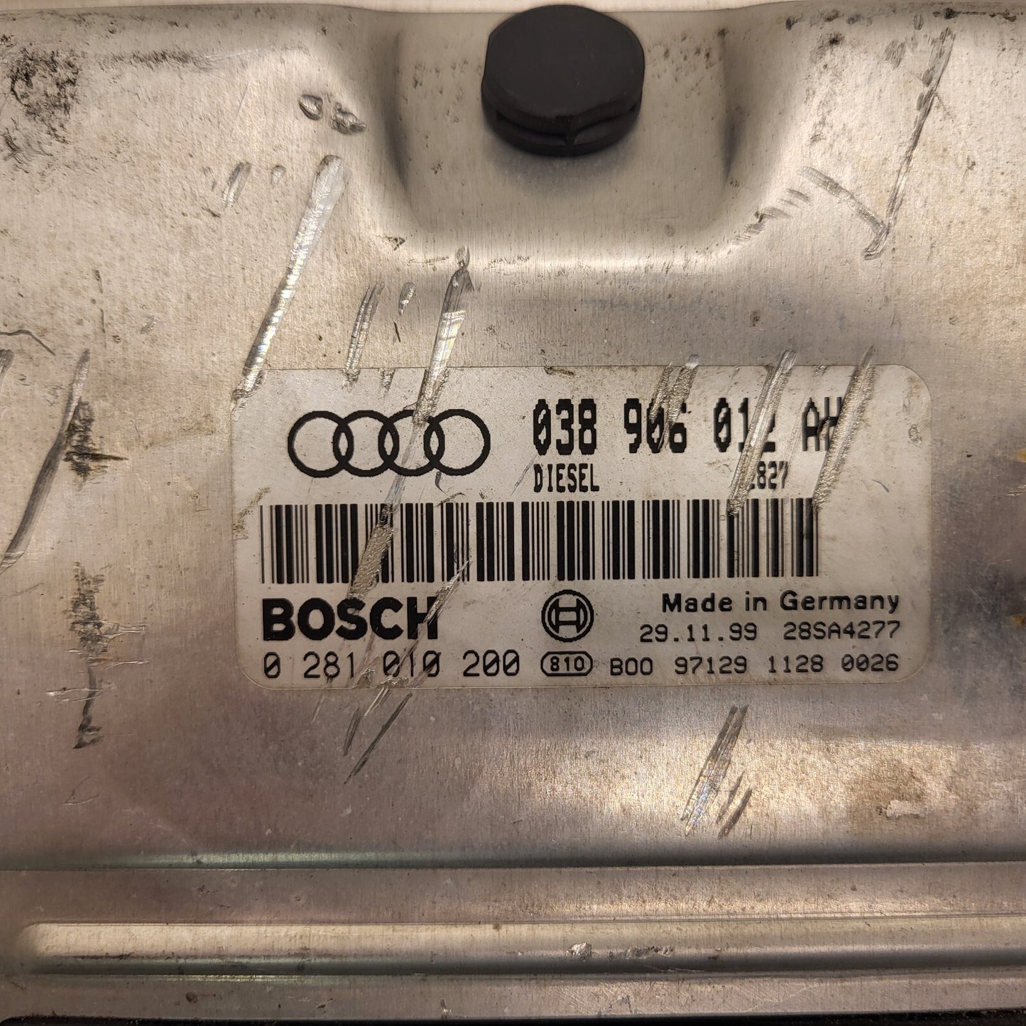 AUDI A4 B5 ECU / 038906012AH / 0281010200 / BOSCH
