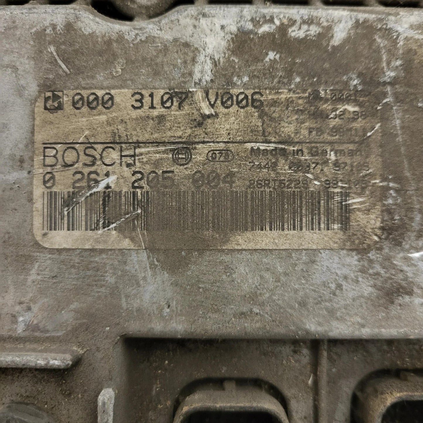 SMART FORTWO ECU / 0261205004 / 0003107V006 / HW 32.98 / BOSCH