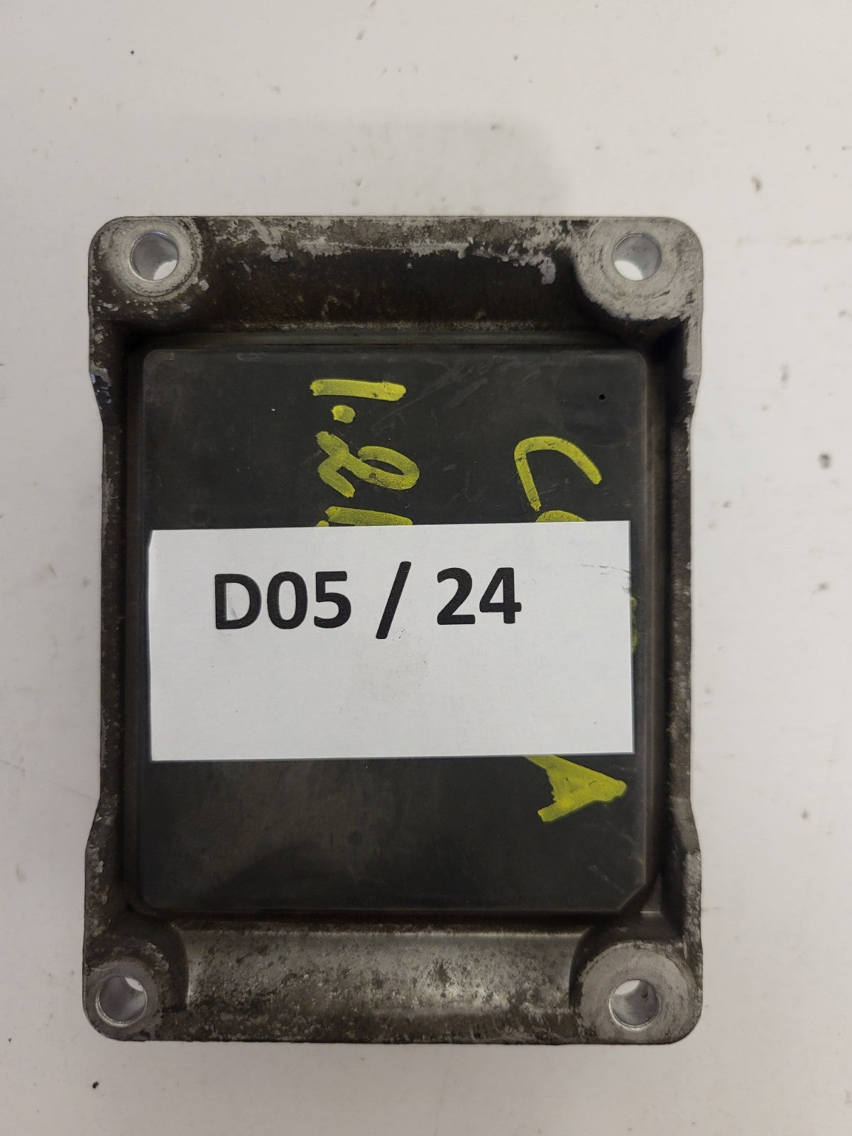 OPEL CORSA ECU / 0261206072 / 09115111 / BY / BOSCH