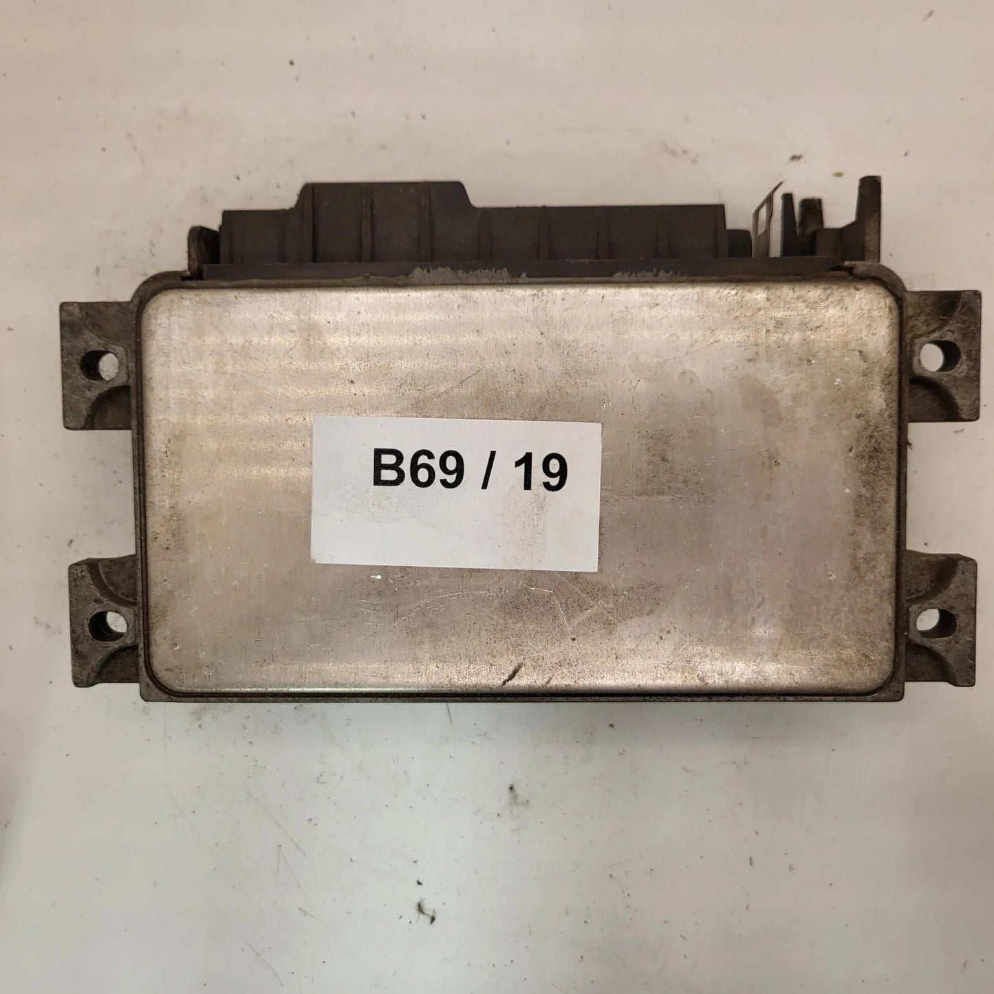 Fiat Punto 1.1 ECU / IAW 16F.EB / 7795574 / 61602.063.01 / MAGNETI MARELLI
