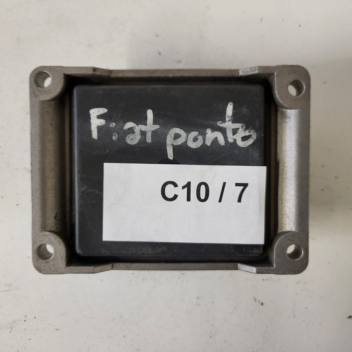 FIAT PUNTO ECU / 0261204983 / 1037352994 / 00467826310 / BOSCH