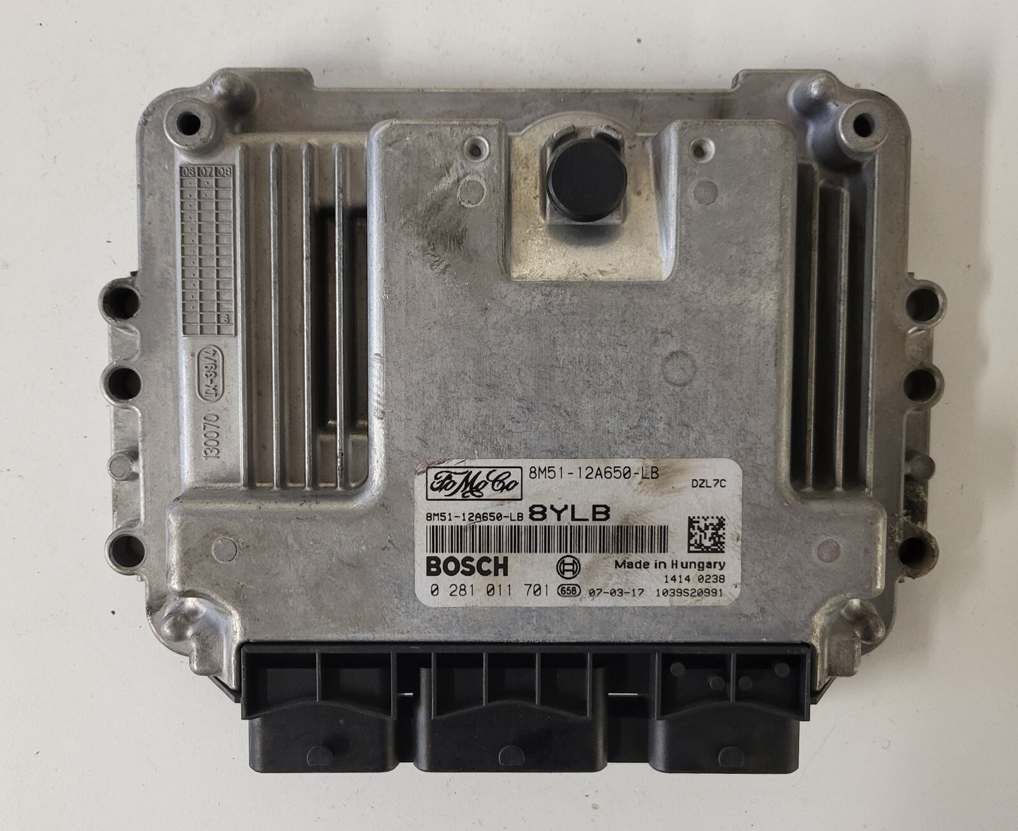 FORD FOCUS ECU / 0281011701 / 8M51-12A650-LB / 8YLB / 8M5112A650LB / BOSCH
