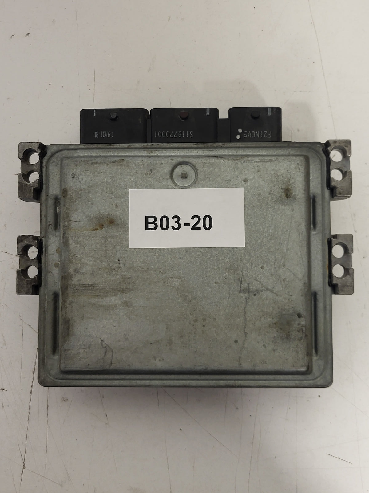 RENAULT MEGANE SCENIC ECU / S122326109A / 8200565863 / 8200592611 SID301 SIEMENS - B03-20 - 3