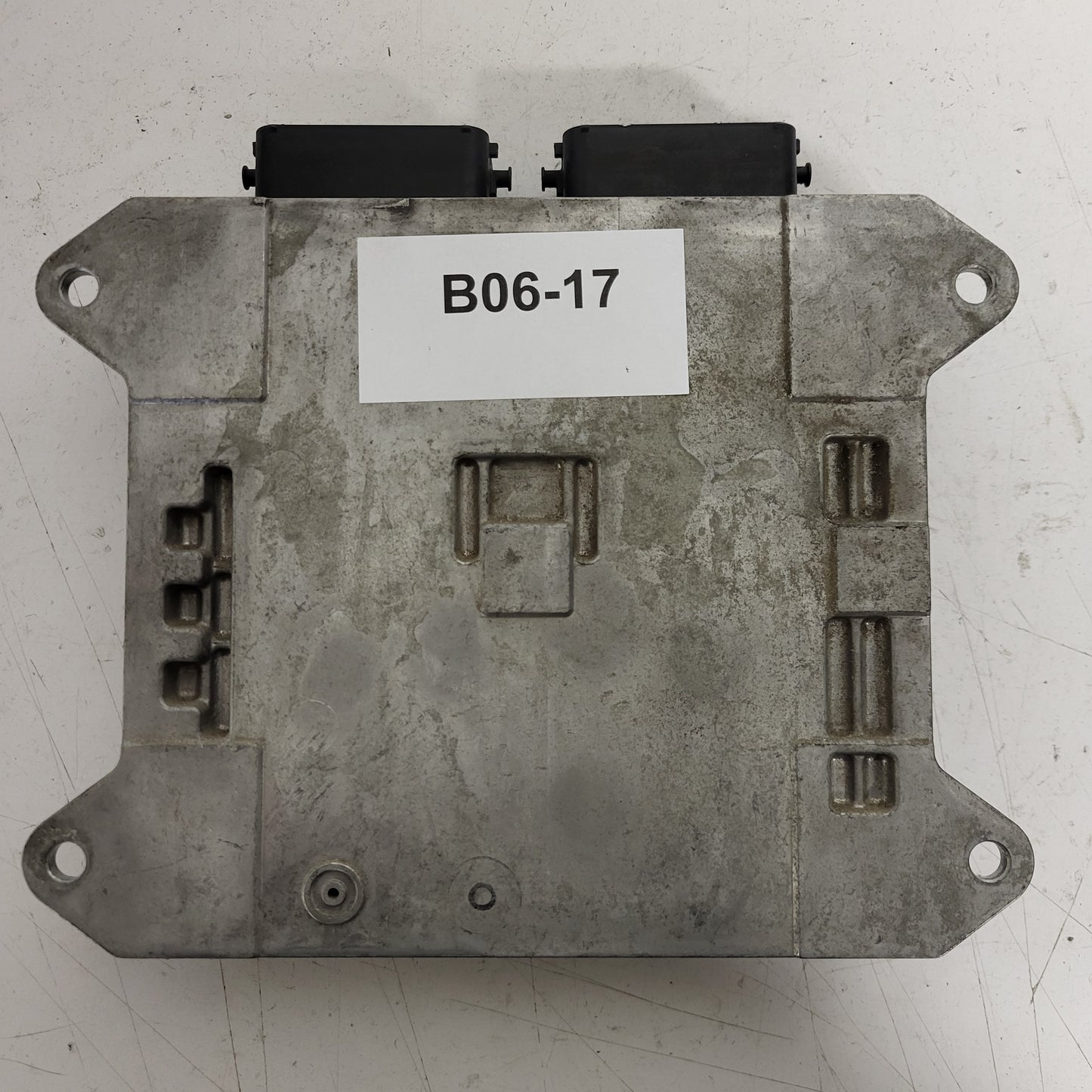 MAZDA 5 ECU / E6T53976H1 / L823 18 881B / MITSUBISHI