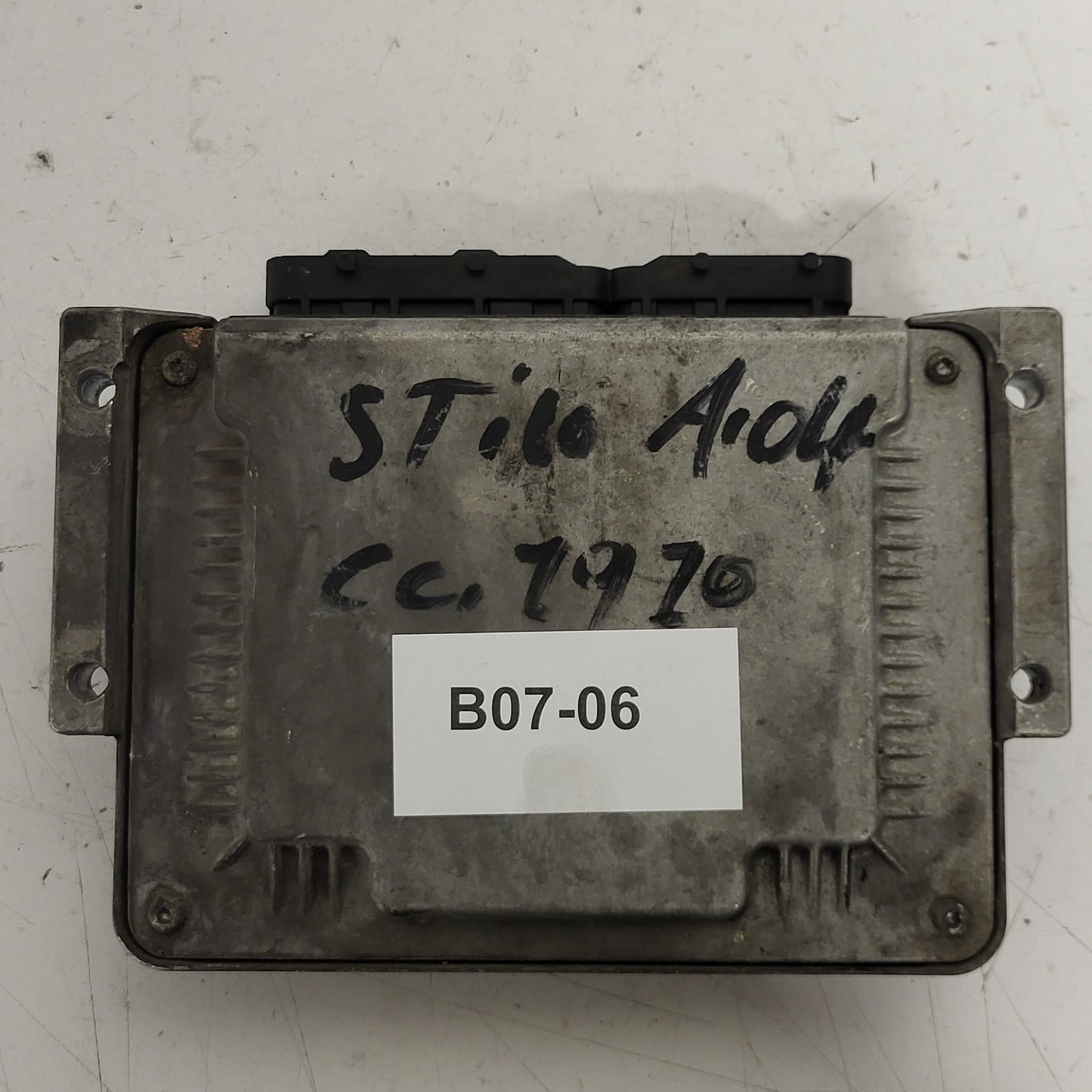 Fiat STILO ECU / 0281011553 / 55198058 / 19247EAA / BOSCH