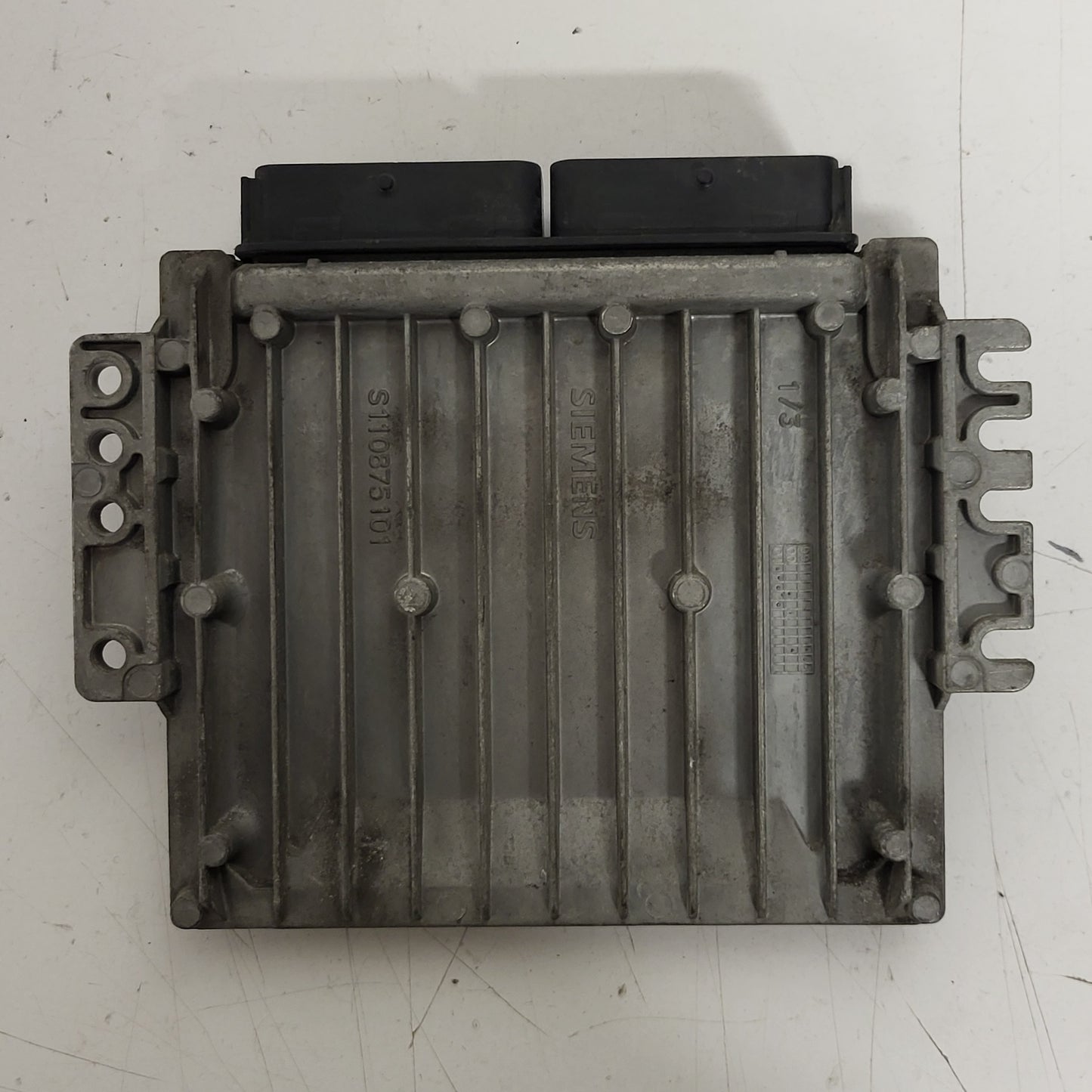 RENAULT CLIO ECU / S118301110A / S118301110/ 8200164240 / 8200080285 / SIRIUS 34