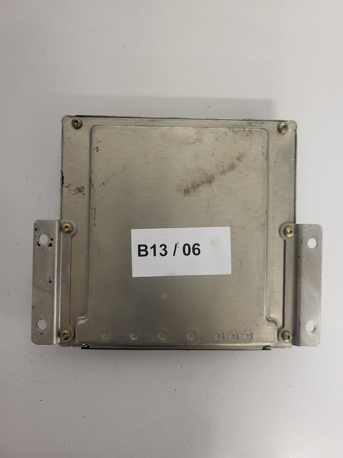 LANCIA LYBRA ECU / 0281010002 / 46472183 / C424B839 / BOSCH - B13-06 - 3