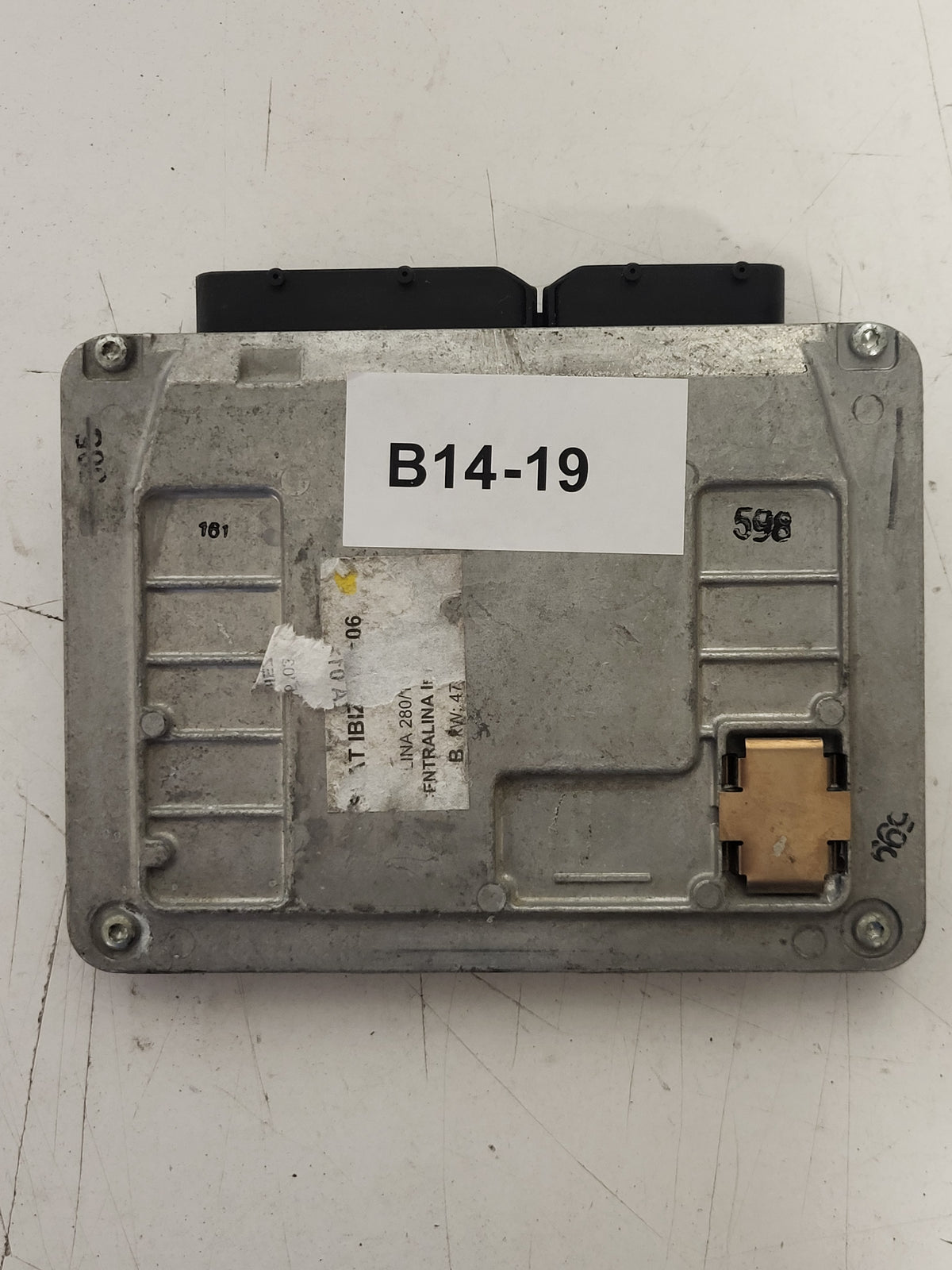 SEAT IBIZA 1.2 ECU / 03E906033P / 5WP40196 07 / 5WP4019607 / SIEMENS - B14-19 - 3