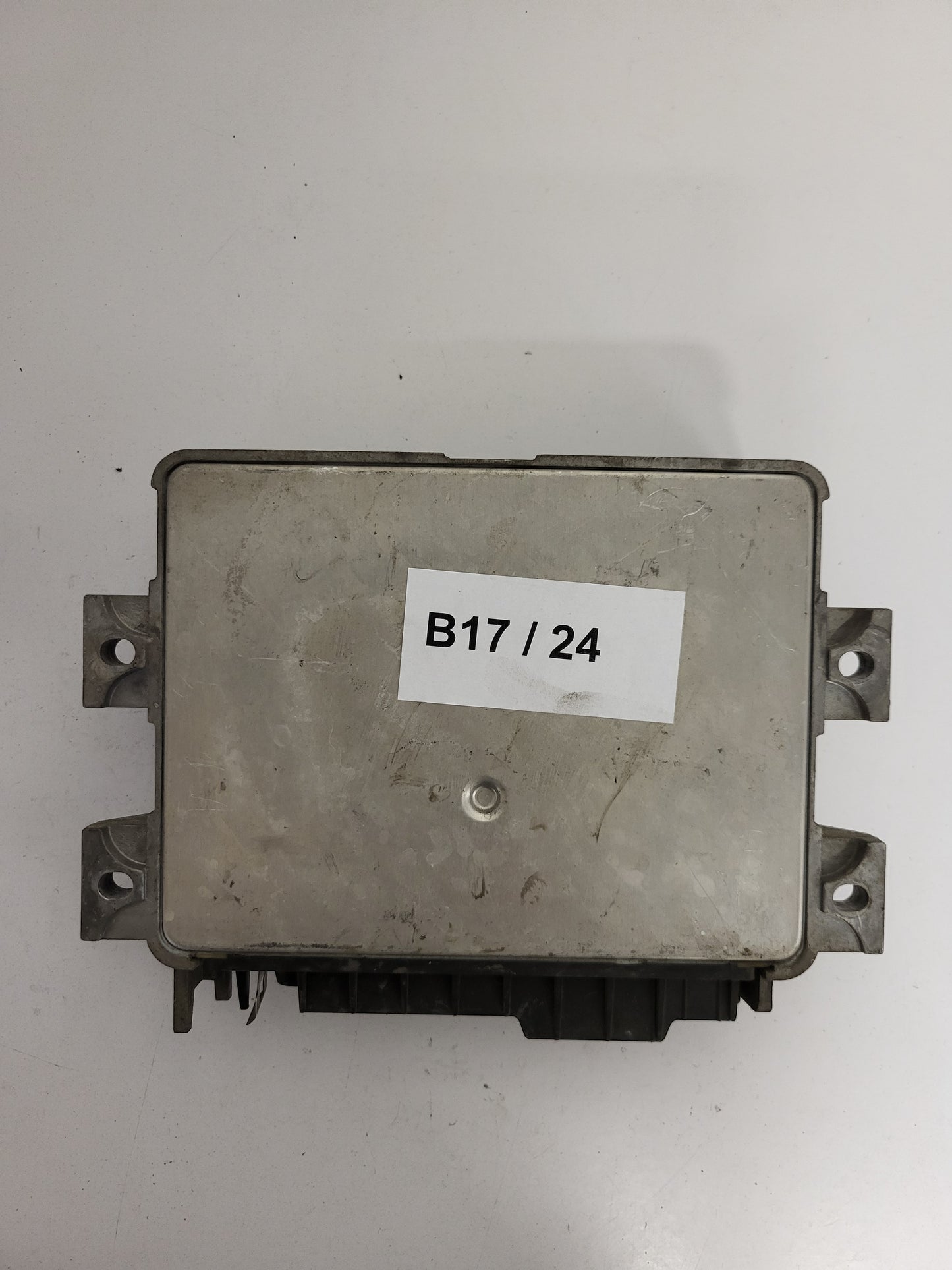 FIAT PUNTO ECU / IAW 8F.5T / 46439052 / 61600.218.09 / MAGNETI MARELLI
