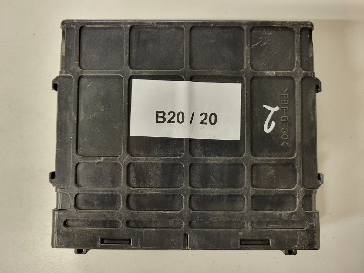 MAZDA ECU / FS6S / E2T88876H / FS6S 18 881B / MITSUBISHI - B20-20 - 3