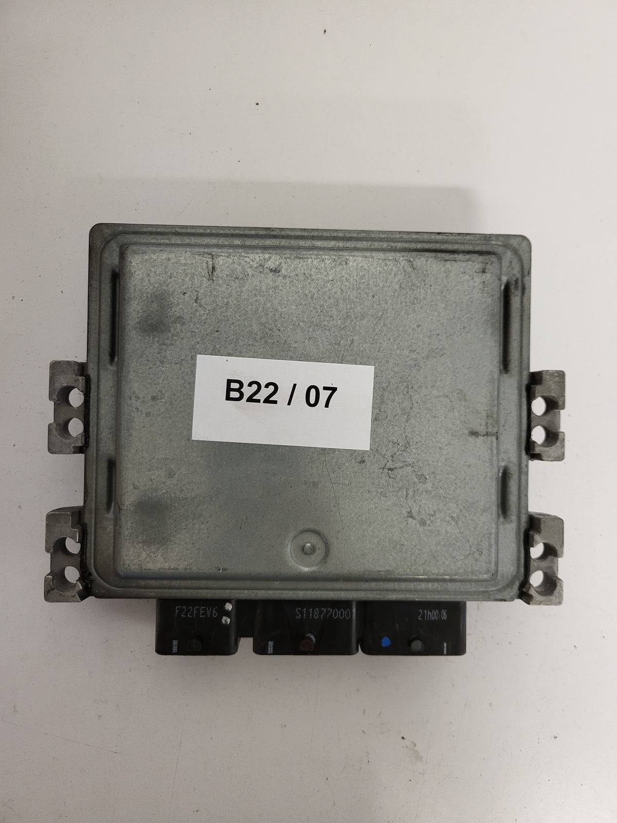 RENAULT MEGANE SCENIC ECU / S122326109A / 8200565863 / 8200592611 SID301 SIEMENS - B22-07 - 3