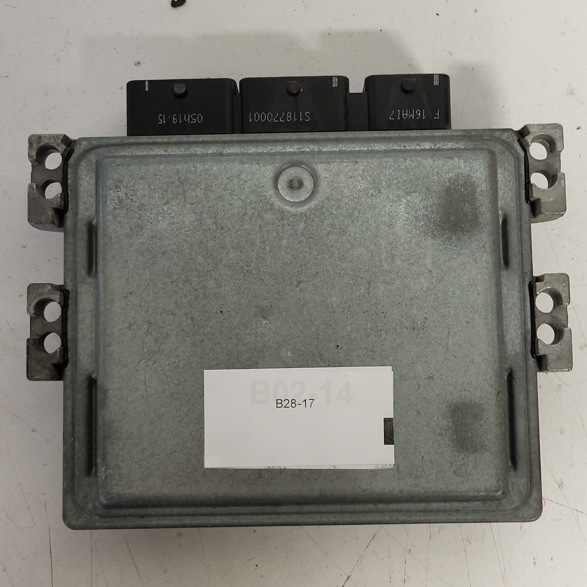 Renault ECU / S122326111A / S122326111 A / 8200766462 /8200592611 / SID301 / - B28-17 - 3