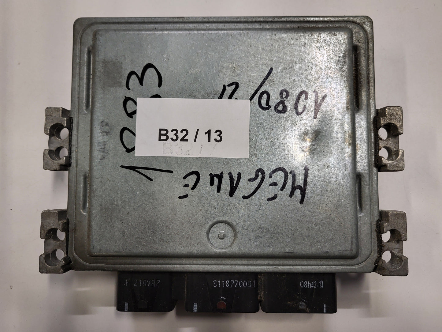 Renault ECU / S122326111A / S122326111 A / 8200766462 /8200592611 / SID301 / - B32-13 - 3