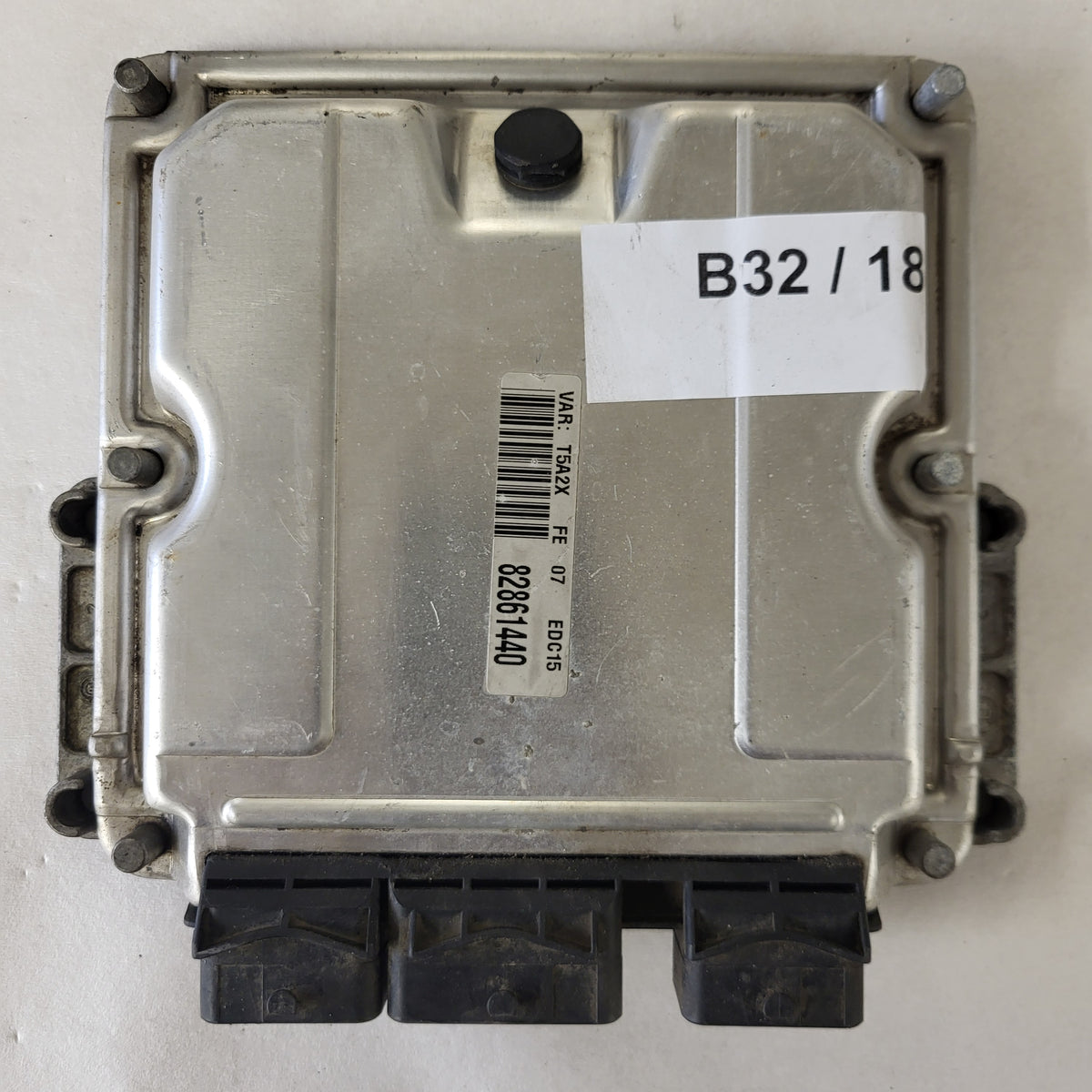 PEUGEOT 307 ECU / 0281010935 / EDC15C2 / 9646149880 / 9640938680 / BOSCH - B32-18 - 3