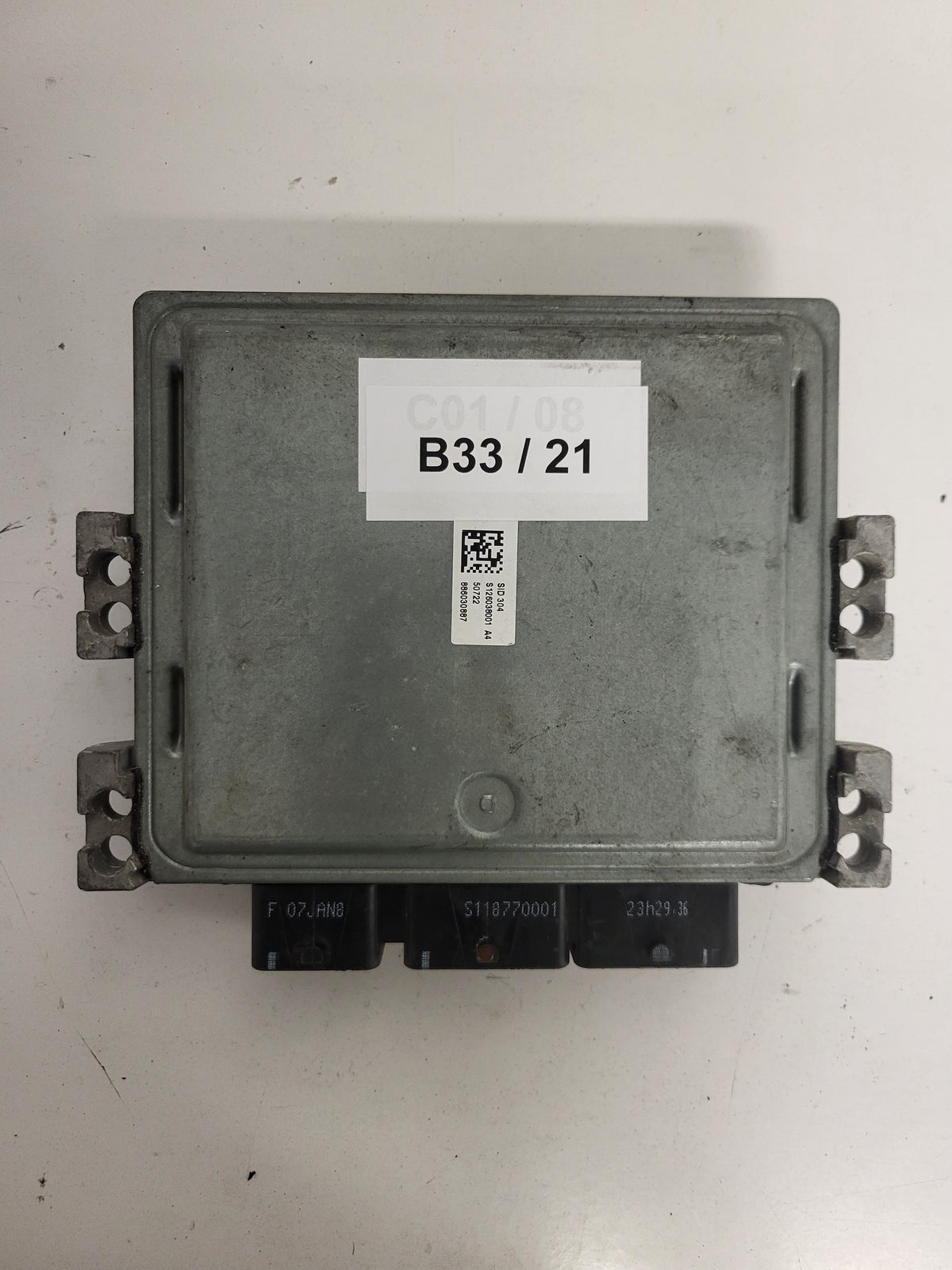 RENAULT ECU / S126074108 / S126074108B / 8200847131 / 8200680832 / SID304 - B33-21 - 3