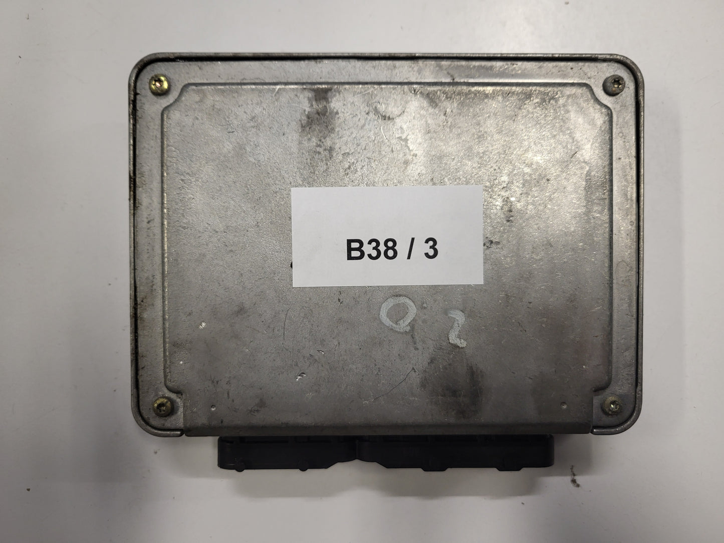 Opel ECU / 0281001633 / 90508986 / 28SA3691 / BOSCH