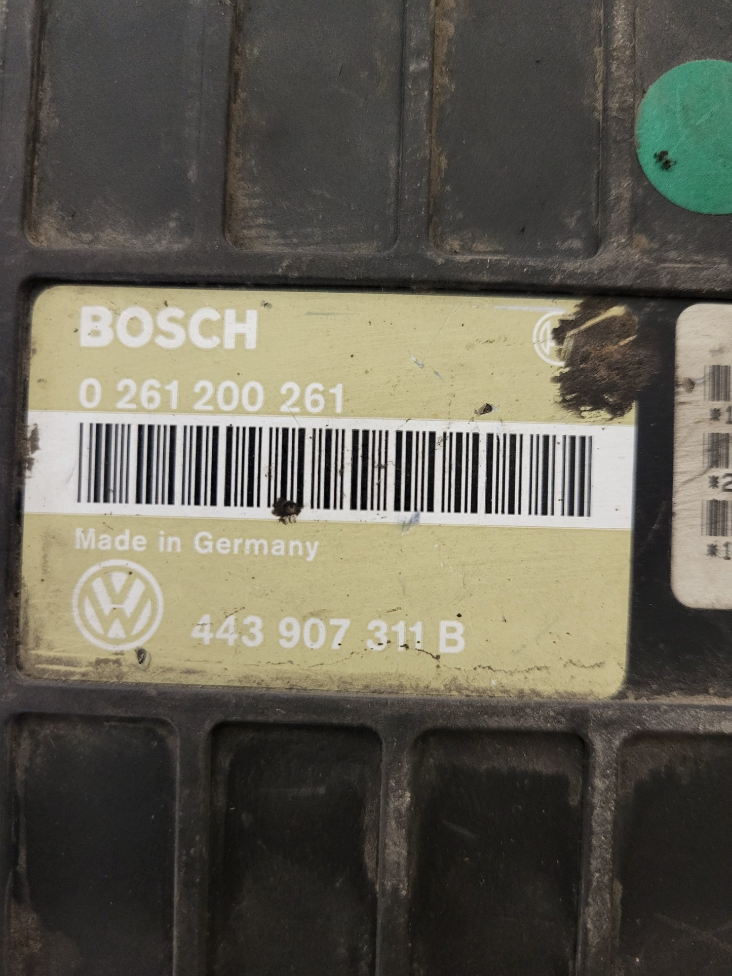 VW PASSAT ECU / 0261200261 / 443907311B / BOSCH