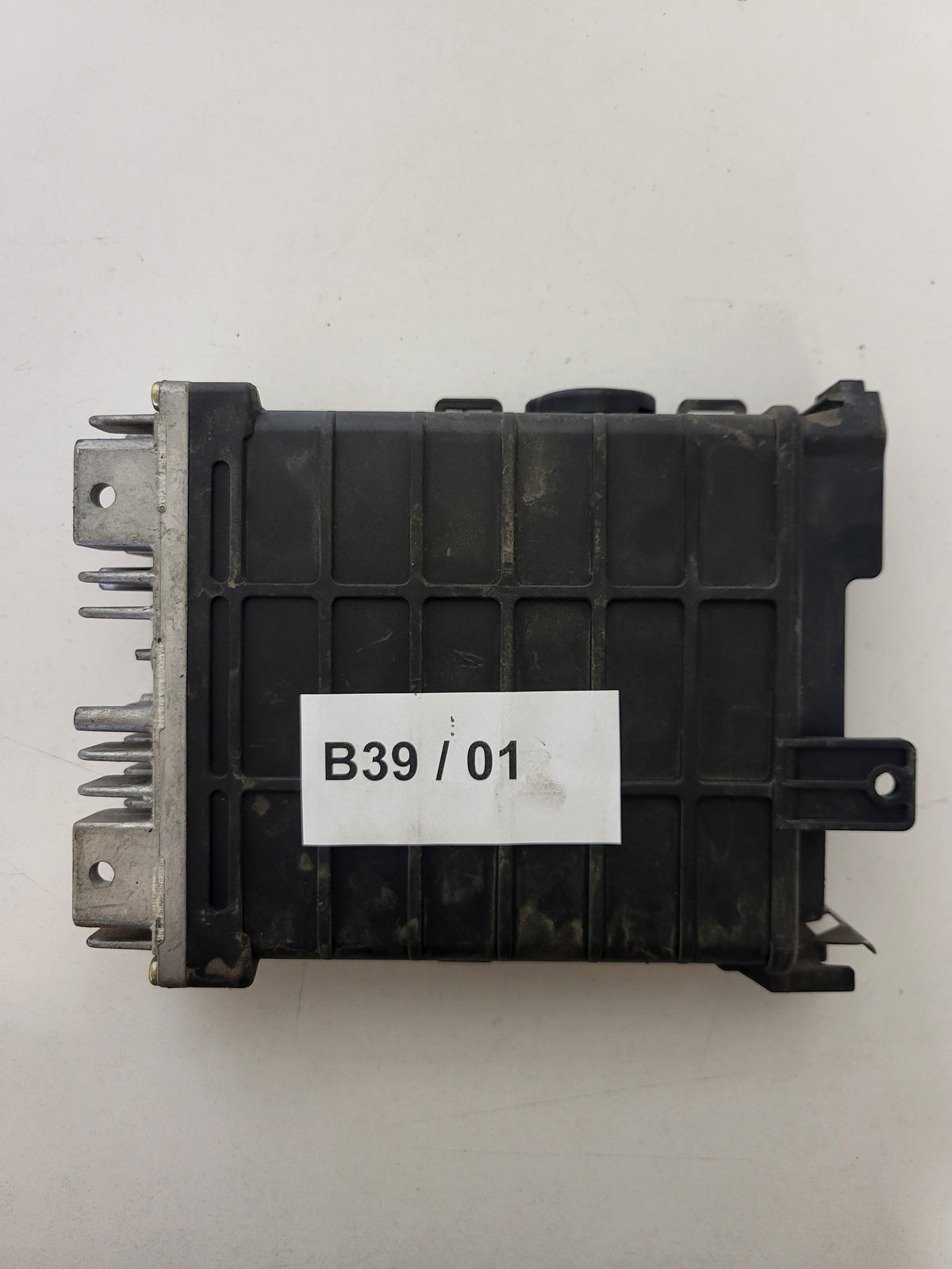 VW PASSAT ECU / 0261200261 / 443907311B / BOSCH - B39-01 - 3