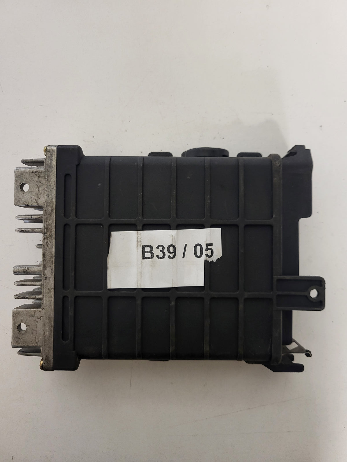 VW PASSAT ECU / 0261200261 / 443907311B / BOSCH - B39-05 - 3