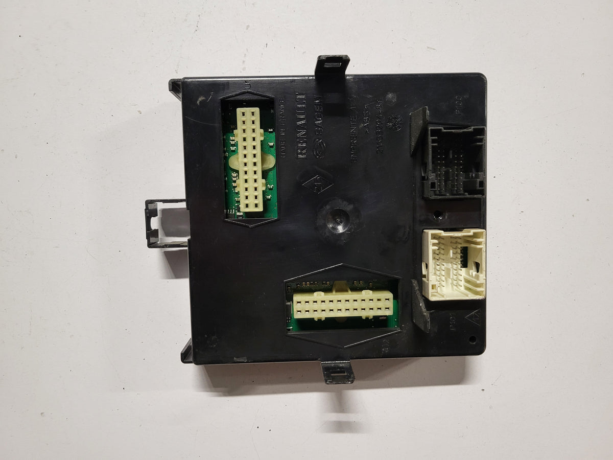Renault BSI ECU / 8200660166 / X74 2N1 / P8200660166 / SAGEM - B39-11 - 3