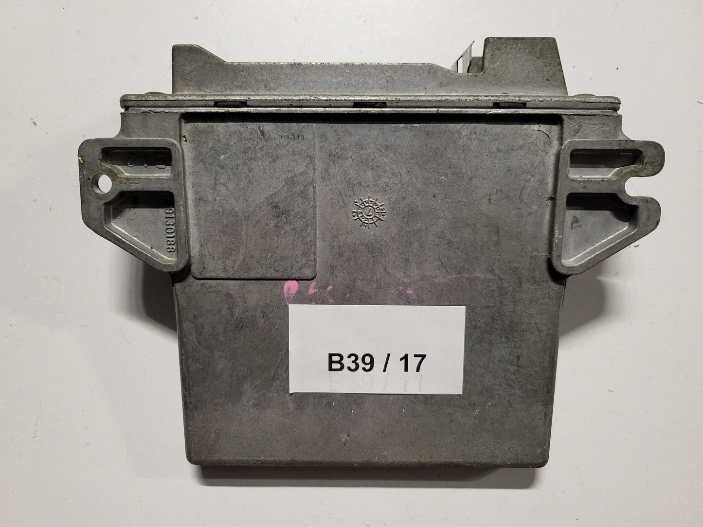 Renault ECU / HOM 7700104956 / 7700111206 / R04080012J / LUCAS