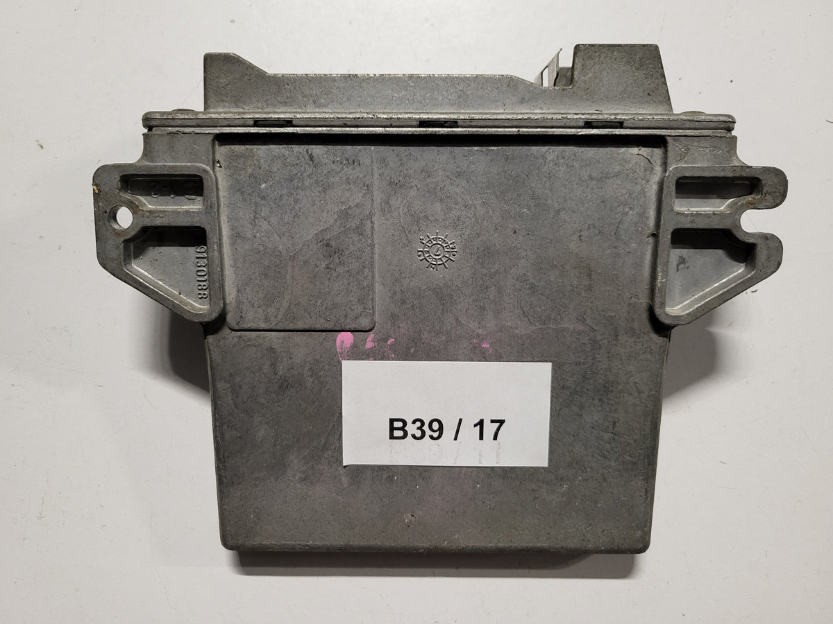 Renault ECU / HOM 7700104956 / 7700111206 / R04080012J / LUCAS - B39-17 - 3