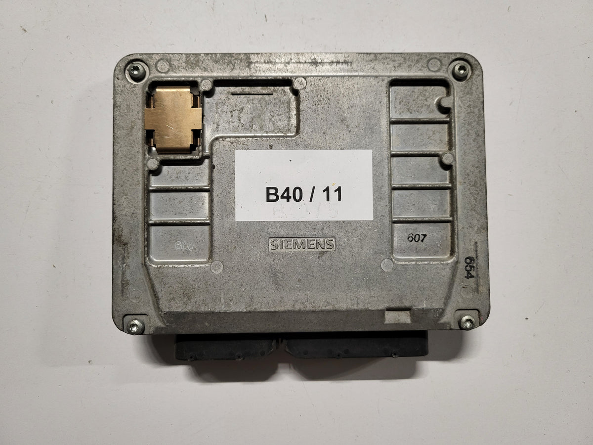 SEAT IBIZA ECU / 03E906033P / 5WP44304 07 / SIMOS 3PE SIEMENS - B40-11 - 3