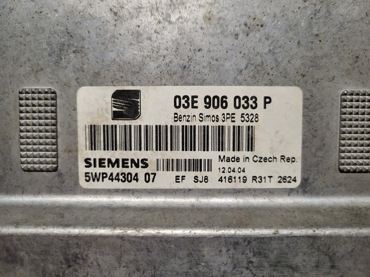 SEAT IBIZA ECU / 03E906033P / 5WP44304 07 / SIEMENS - B40-15 - 3
