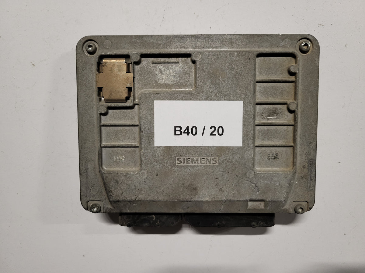 SEAT IBIZA ECU / 03E906033P / 5WP44304 07 / SIEMENS - B40-20 - 3