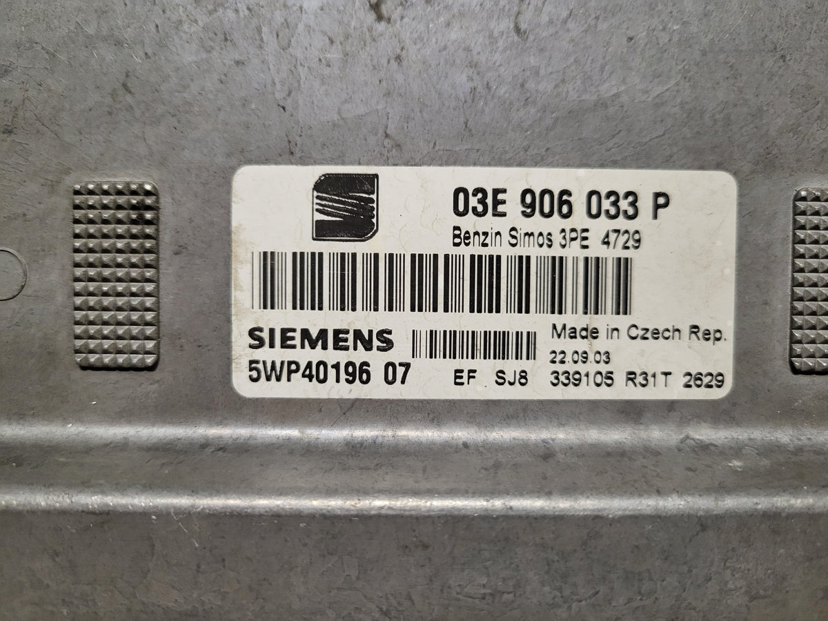 SEAT IBIZA ECU / 03E906033P / 5WP44304 07 / SIEMENS - B40-22 - 3