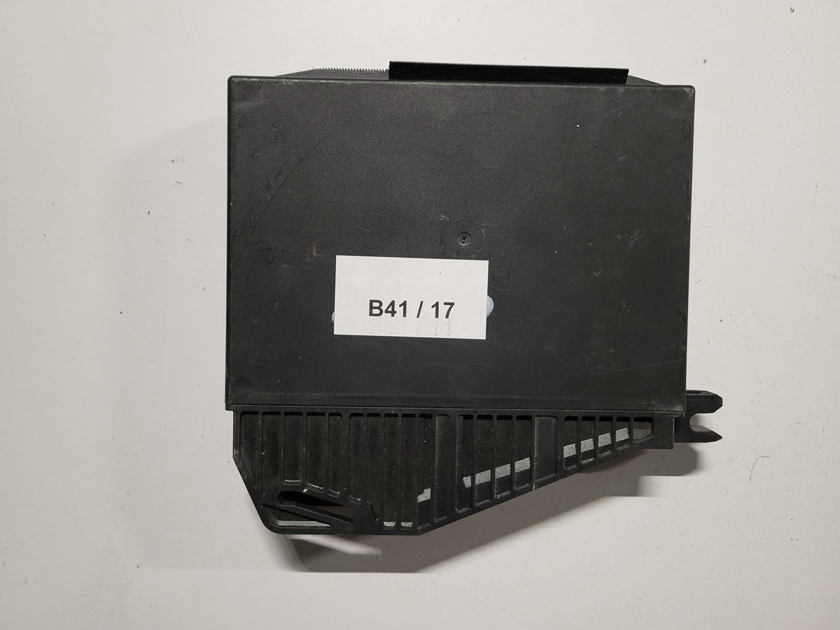 MERCEDES BENZ ECU / 2108200026 / 331747 / TEMIC - B41-17 - 3