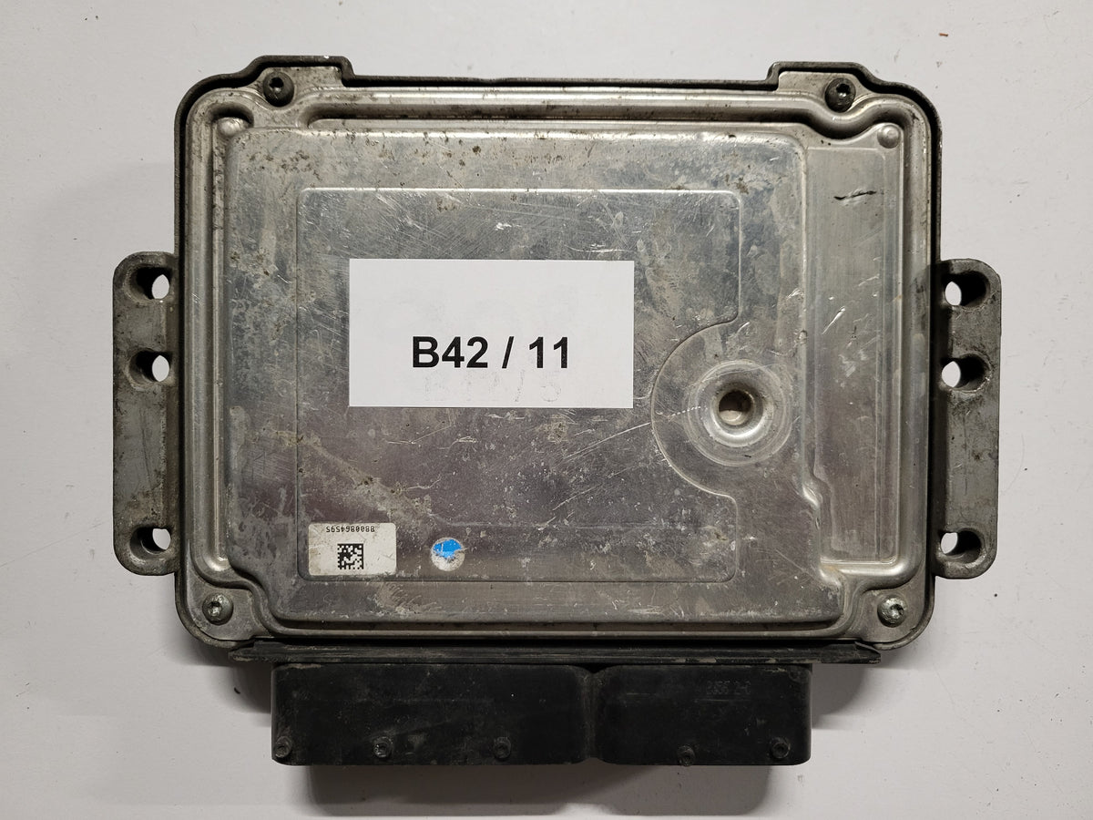 ALFA GT 1.9 JTD ECU / 0281012883 / 51806561 / BOSCH - B42-11 - 3