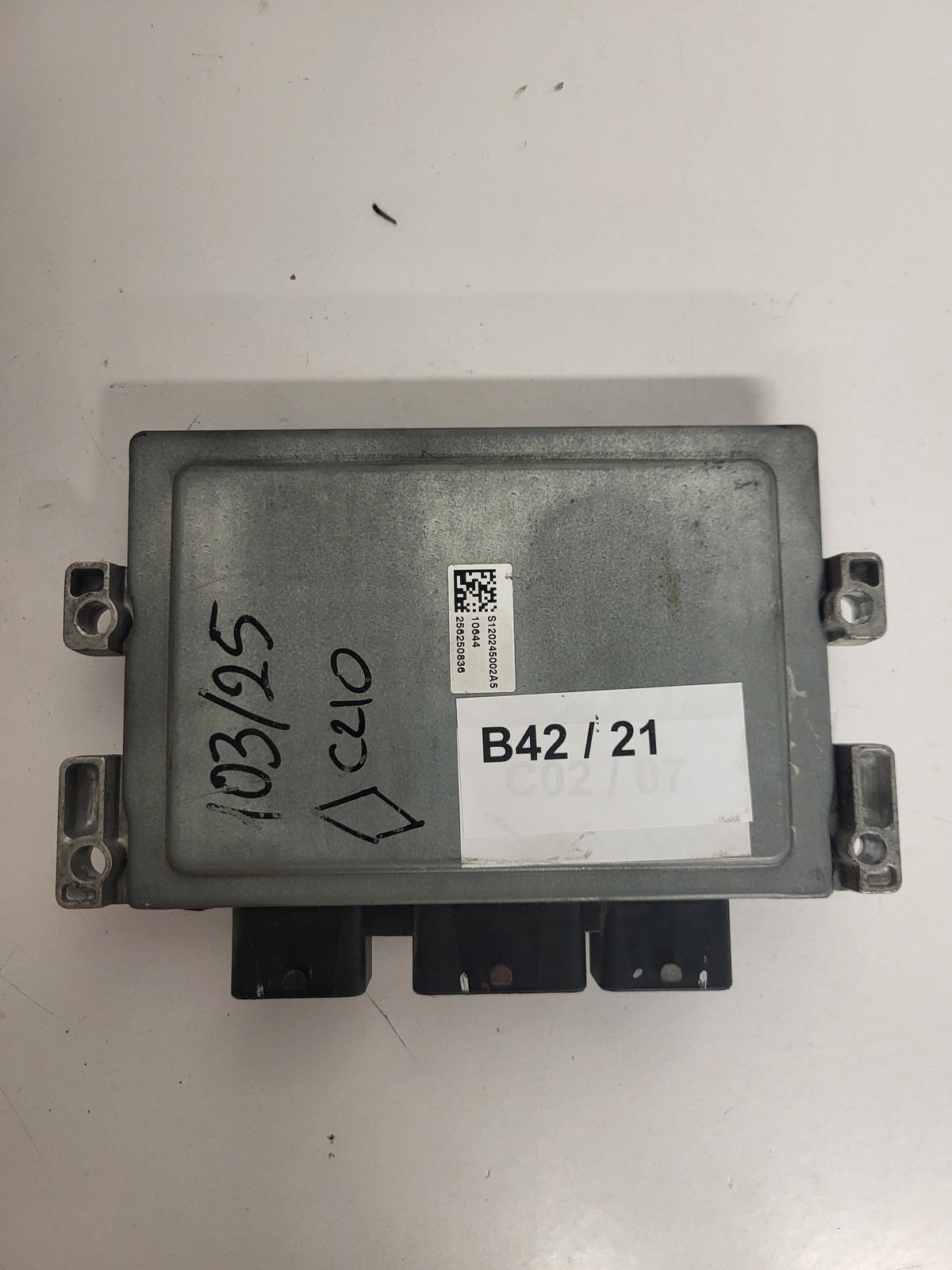 Renault Clio 3 ECU / S120200105A / 8200522357 / 8200510536 / SIM32 / S120200105 - B42-21 - 3
