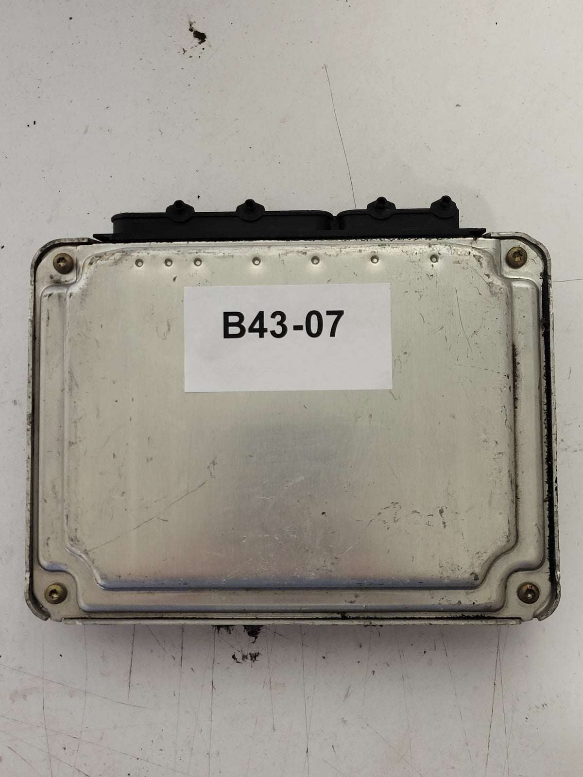 VW POLO ECU / 030906032DT / 0261207593 / M7.5.10 / BOSCH - B43-07 - 3