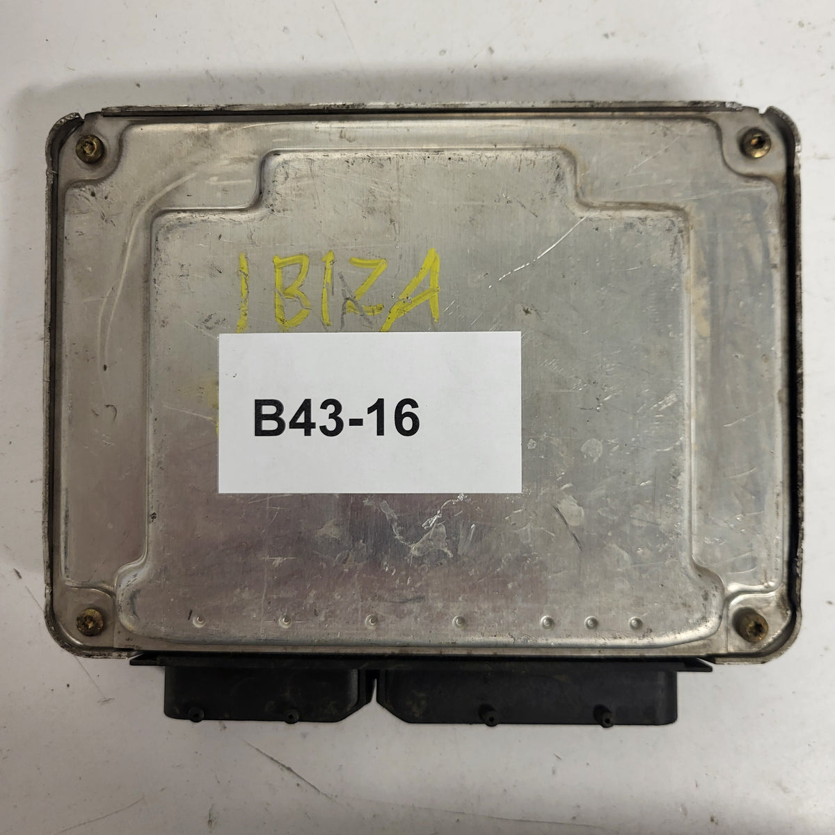 VW SEAT ECU / 045906019BB / 0281011074 / EDC15P+ / BOSCH - B43-16 - 3